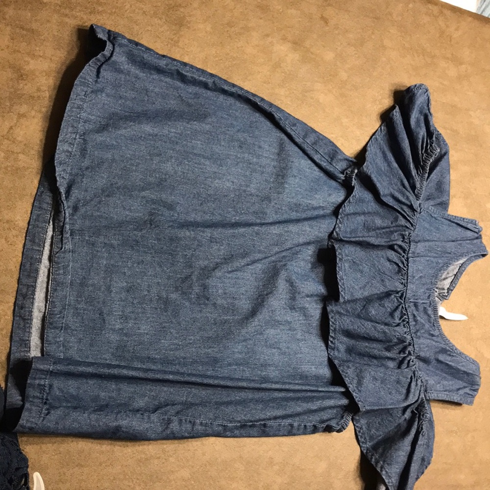 Im selling a shoulder tee